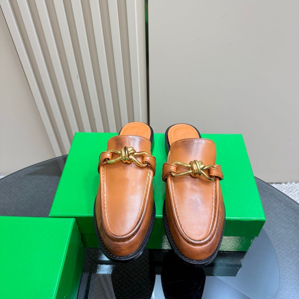 BOTTEGA VENETA ASTAIRE MULE IN CINNAMON BROWN CALFSKIN WITH GOLD HARDWARE