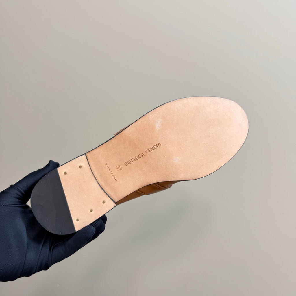 BOTTEGA VENETA ASTAIRE LOAFER IN CINNAMON BROWN CALFSKIN