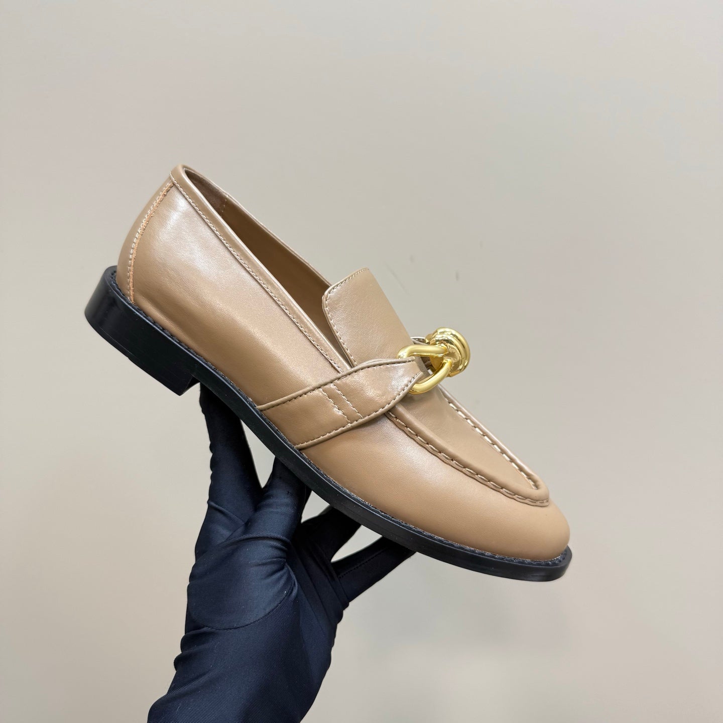 BOTTEGA VENETA ASTAIRE LOAFER IN LIGHT BROWN CALFSKIN WITH GOLD HARDWARE