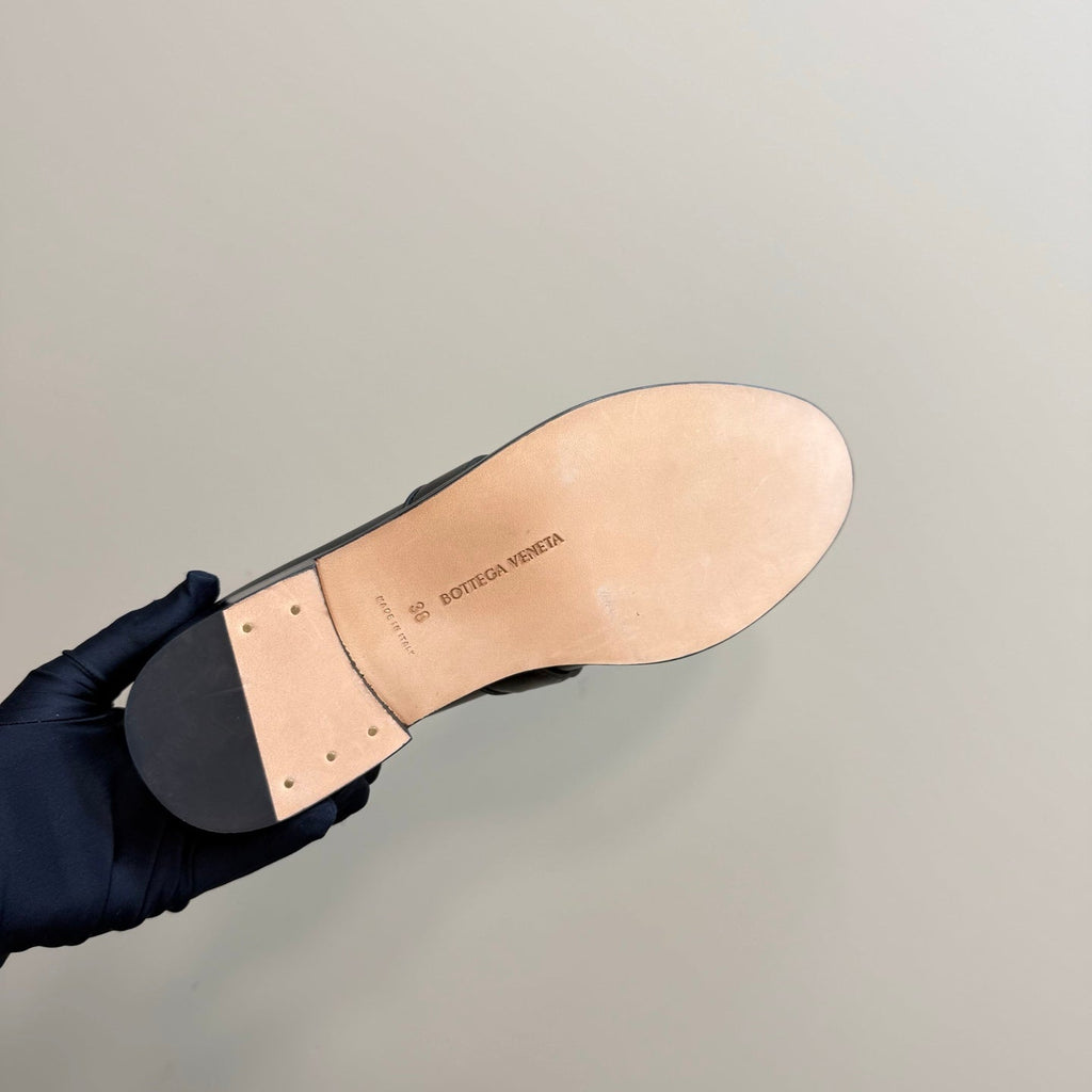 BOTTEGA VENETA ASTAIRE LOAFER IN WHITE MIX BLACK CALFSKIN WITH GOLD HARDWARE