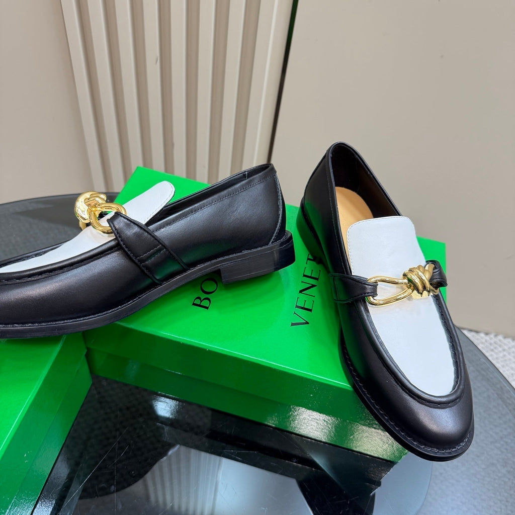 BOTTEGA VENETA ASTAIRE LOAFER IN WHITE MIX BLACK CALFSKIN WITH GOLD HARDWARE