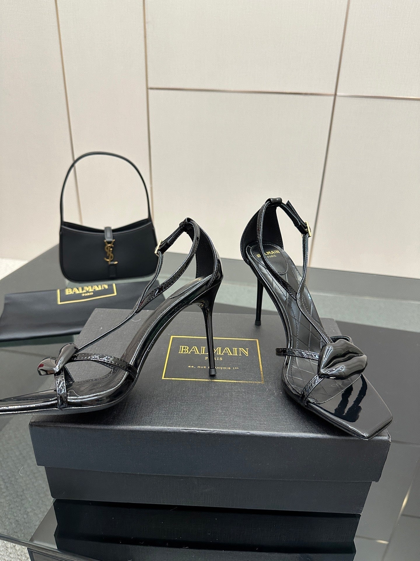 BALMAIN 25S LIPS SANDALS 10 IN BLACK CALFSKIN