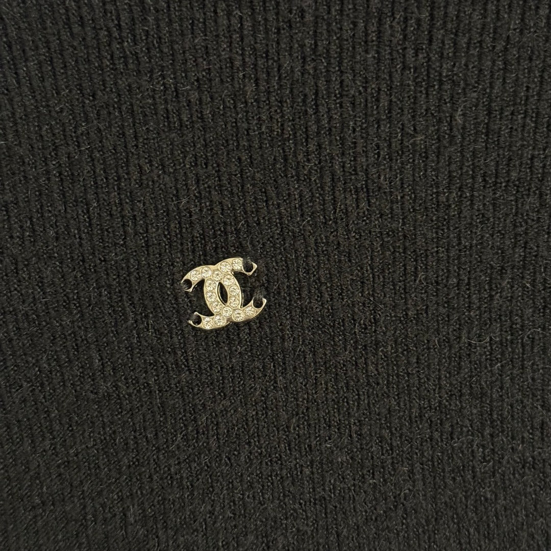CHANEL 26S HIGH-NECK KNIT SWEATER 764